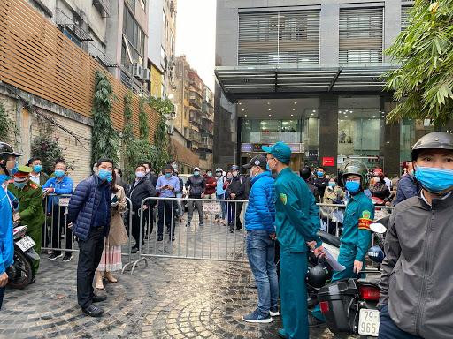 Lực lượng chức năng quận Đống Đa (Hà Nội) phong tỏa tòa nhà 88 Láng Hạ Lực lượng chức năng quận Đống Đa (Hà Nội) phong tỏa tòa nhà 88 Láng Hạ