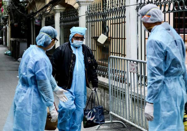 Lực lượng y tế xử lý dịch tại khu vực có bệnh nhân Covid-19 (Ảnh minh họa)
