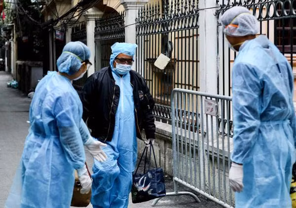 Lực lượng y tế xử lý dịch tại khu vực có bệnh nhân Covid-19 (Ảnh minh họa) Lực lượng y tế xử lý dịch tại khu vực có bệnh nhân Covid-19 (Ảnh minh họa)