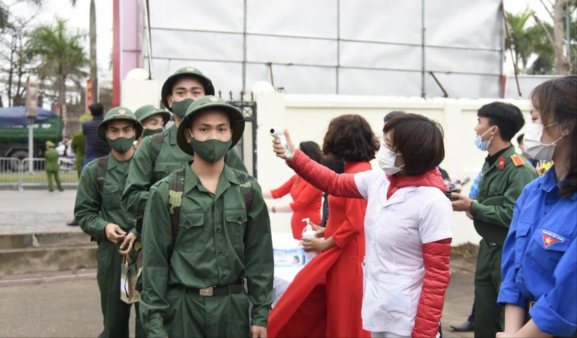 Thực hiện các biện pháp phòng, chống Covid-19 tại lễ giao nhận công dân nhập ngũ ở huyện Đông Anh