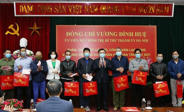 Bí thư Thành ủy Vương Đình Huệ tặng quà Tết cho cán bộ, công nhân viên Transerco Bí thư Thành ủy Vương Đình Huệ tặng quà Tết cho cán bộ, công nhân viên Transerco