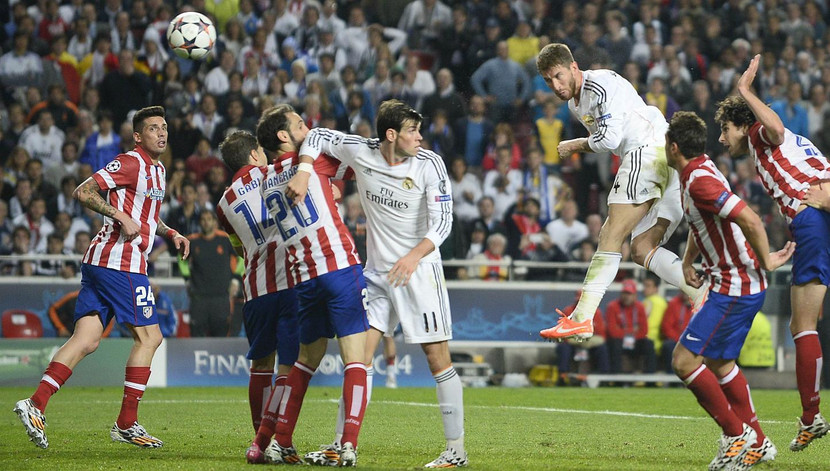 5. Real Madrid vs Atletico Madrid (2013/2014). Ngay 1 năm sau đó, Champions League lại được chứng kiến trận chung kết toàn Tây Ban Nha. Atletico dẫn 1-0 cho đến phút 90+3 và bị Ramos gỡ hòa. Trong hiệp phụ, Atletico tan nát khi bị Real chọc thủng lưới thêm 3 lần (Gareth Bale, Marcelo và Cristiano Ronaldo) và thua 1-4. 5. Real Madrid vs Atletico Madrid (2013/2014). Ngay 1 năm sau đó, Champions League lại được chứng kiến trận chung kết toàn Tây Ban Nha. Atletico dẫn 1-0 cho đến phút 90+3 và bị Ramos gỡ hòa. Trong hiệp phụ, Atletico tan nát khi bị Real chọc thủng lưới thêm 3 lần (Gareth Bale, Marcelo và Cristiano Ronaldo) và thua 1-4.