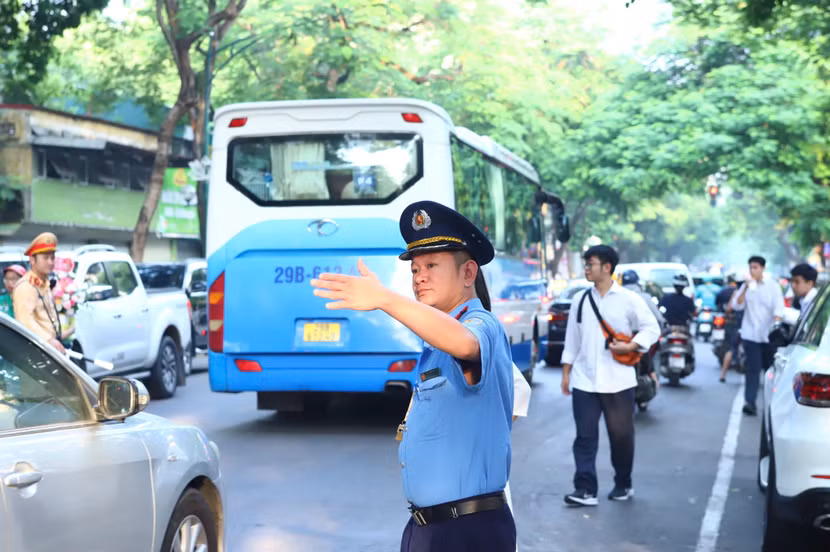 Lực lượng Thanh tra giao thông vận tải phối hợp đảm bảo trật tự an toàn giao thông trên các tuyến phố