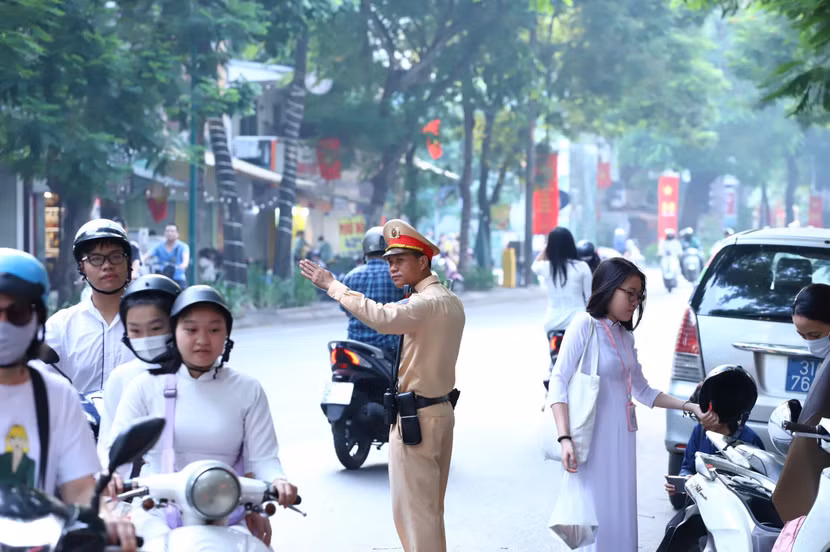 đồng hành cùng học sinh trên mọi cung đường