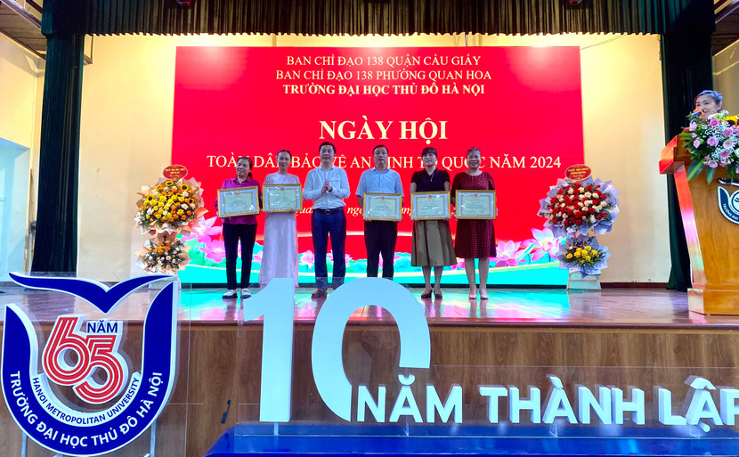 Các tập thể, cá nhân có thành tích xuất sắc trong phong trào toàn dân bảo vệ an ninh Tổ quốc được tặng giấy khen của các cấp lãnh đạo