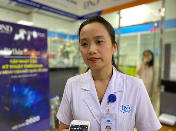 Bác sĩ Đặng Thị Như Quỳnh trả lời báo chí về khám tật khúc xạ
