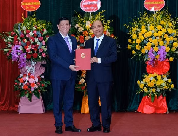 Thủ tướng trao Quyết định bổ nhiệm Bộ trưởng Y tế cho đồng chí Nguyễn Thanh Long Thủ tướng trao Quyết định bổ nhiệm Bộ trưởng Y tế cho đồng chí Nguyễn Thanh Long