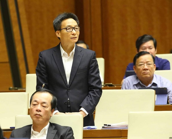 Phó Thủ tướng Vũ Đức Đam trả lời chất vấn trước Quốc hội chiều 9-11