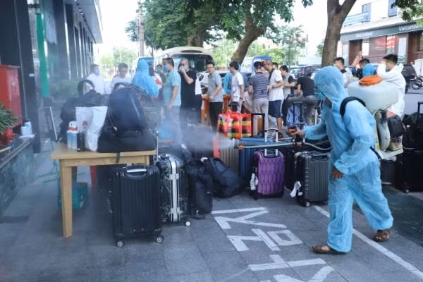 Nhiều trường hợp dương tính với SARS-CoV-2 sau hơn 10 ngày cách ly tập trung Nhiều trường hợp dương tính với SARS-CoV-2 sau hơn 10 ngày cách ly tập trung