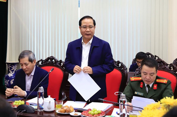 Phó Bí thư Thường trực Quận ủy Ba Đình Nguyễn Công Thành báo cáo tại buổi làm việc Phó Bí thư Thường trực Quận ủy Ba Đình Nguyễn Công Thành báo cáo tại buổi làm việc