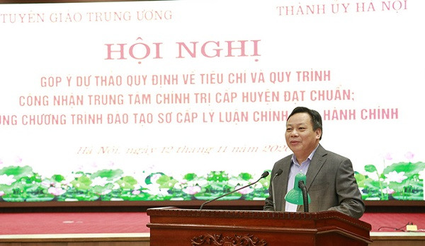Phó Bí thư Thành ủy Hà Nội Nguyễn Văn Phong phát biểu tại hội nghị