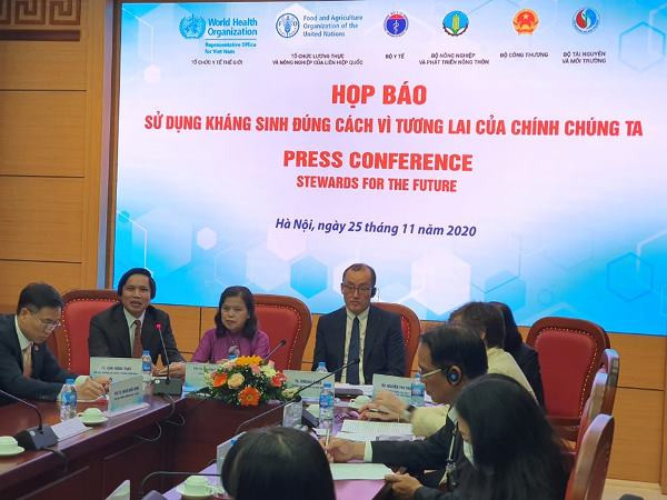 Buổi họp báo thông tin về tuần phòng chống kháng thuốc chiều 25-11 Buổi họp báo thông tin về tuần phòng chống kháng thuốc chiều 25-11