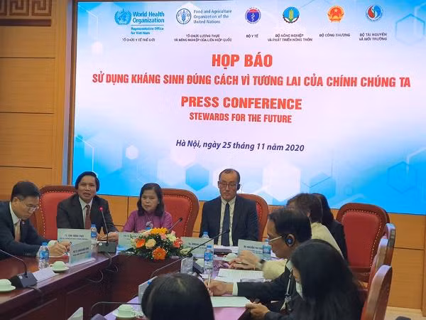 Buổi họp báo thông tin về tuần phòng chống kháng thuốc chiều 25-11