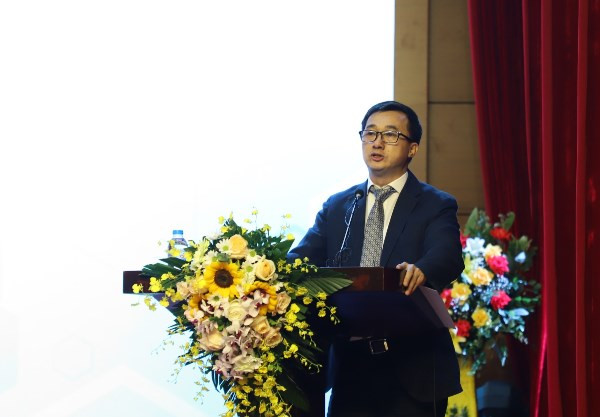 Thứ trưởng Bộ Y tế Trần Văn Thuấn phát biểu tại lễ mít tinh về phòng chống kháng kháng sinh Thứ trưởng Bộ Y tế Trần Văn Thuấn phát biểu tại lễ mít tinh về phòng chống kháng kháng sinh