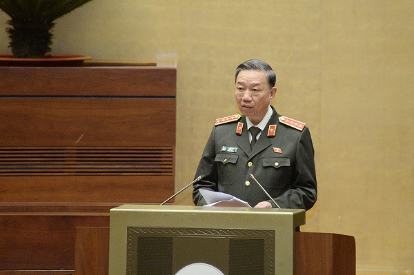 Bộ trưởng Bộ Công an Tô Lâm trình bày Tờ trình về dự án Luật Bảo đảm trật tự, an toàn giao thông đường bộ tại Quốc hội Bộ trưởng Bộ Công an Tô Lâm trình bày Tờ trình về dự án Luật Bảo đảm trật tự, an toàn giao thông đường bộ tại Quốc hội