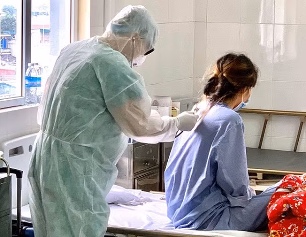 Điều trị bệnh nhân Covid-19 (Ảnh minh họa)