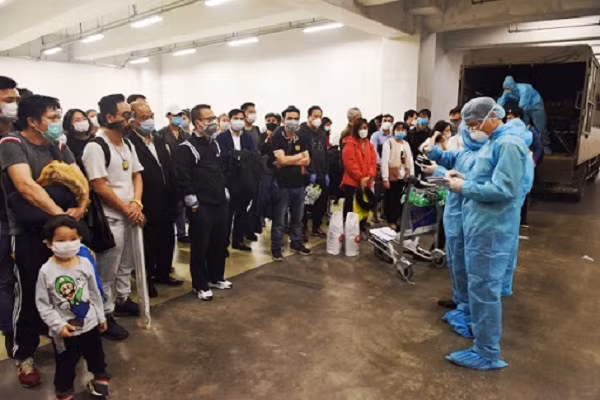 Hướng dẫn tổ chức cách ly phòng Covid-19 với người về từ châu Âu