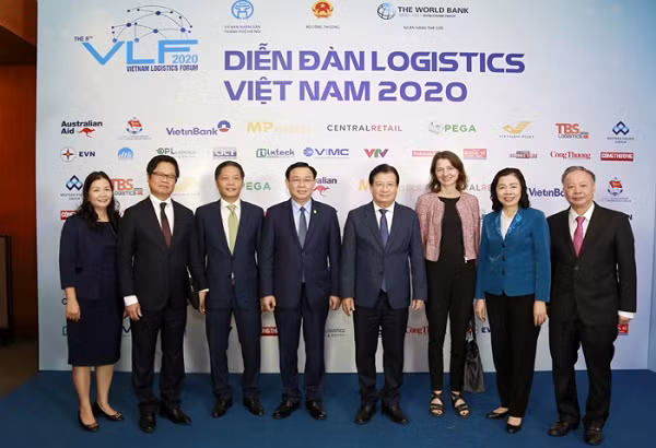 Các đại biểu Trung ương và Hà Nội dự diễn đàn