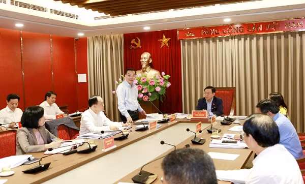 Chủ tịch UBND TP Chu Ngọc Anh phát biểu tại buổi làm việc Chủ tịch UBND TP Chu Ngọc Anh phát biểu tại buổi làm việc