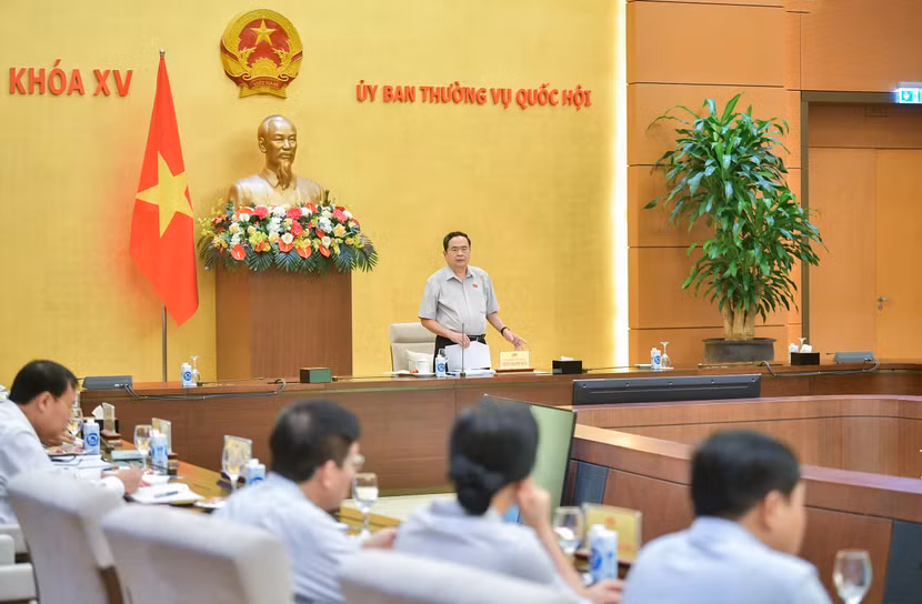 Phó Chủ tịch Thường trực Quốc hội Trần Thanh Mẫn điều hành một phiên họp của UBTVQH
