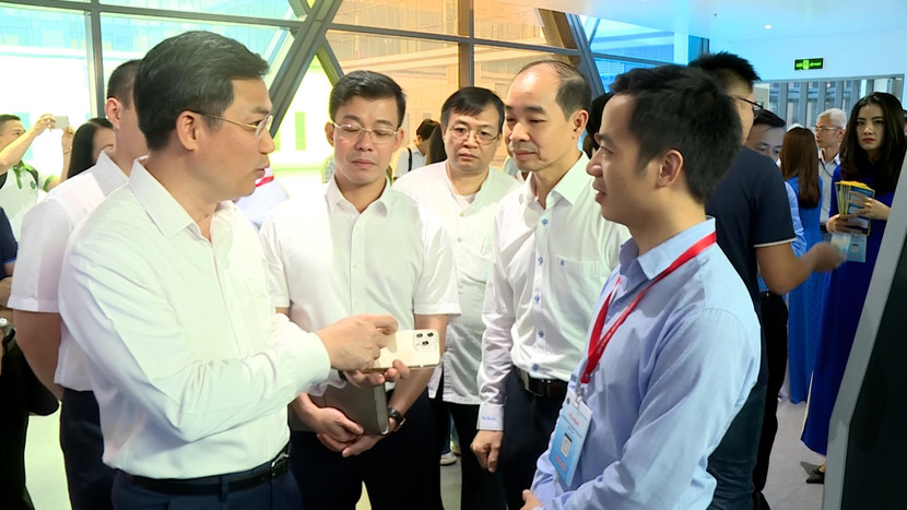 Phó Chủ tịch UBND TP Hà Nội Hà Minh Hải và lãnh đạo Sở Y tế Hà Nội tại hội nghị Phó Chủ tịch UBND TP Hà Nội Hà Minh Hải và lãnh đạo Sở Y tế Hà Nội tại hội nghị