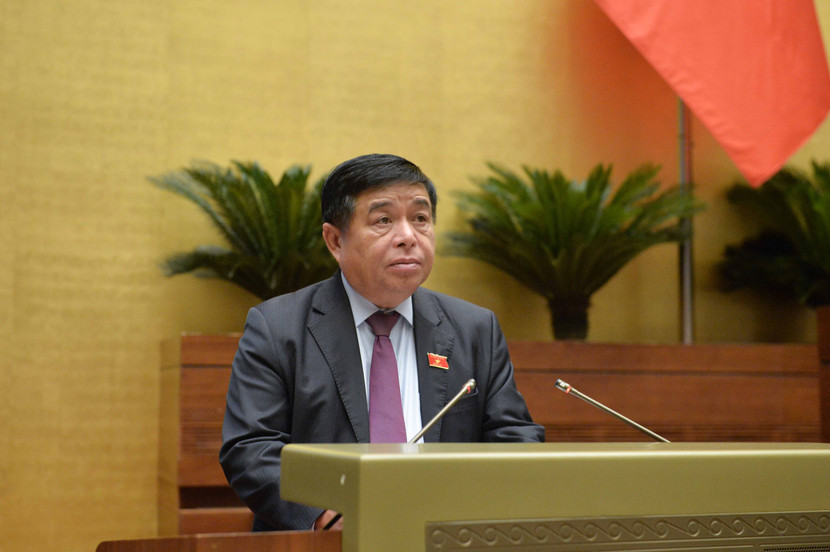 Bộ trưởng Nguyễn Chí Dũng trình bày tờ trình Bộ trưởng Nguyễn Chí Dũng trình bày tờ trình