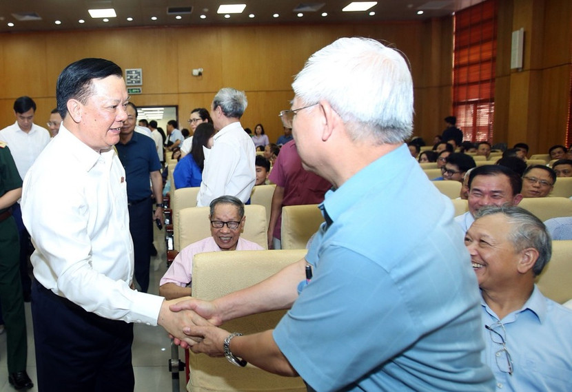 Bí thư Thành ủy Hà Nội Đinh Tiến Dũng tiếp xúc cử tri Bí thư Thành ủy Hà Nội Đinh Tiến Dũng tiếp xúc cử tri