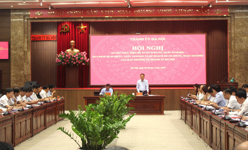 Trưởng ban Tổ chức Thành ủy Hà Nội Vũ Đức Bảo phát biểu tại hội nghị Trưởng ban Tổ chức Thành ủy Hà Nội Vũ Đức Bảo phát biểu tại hội nghị