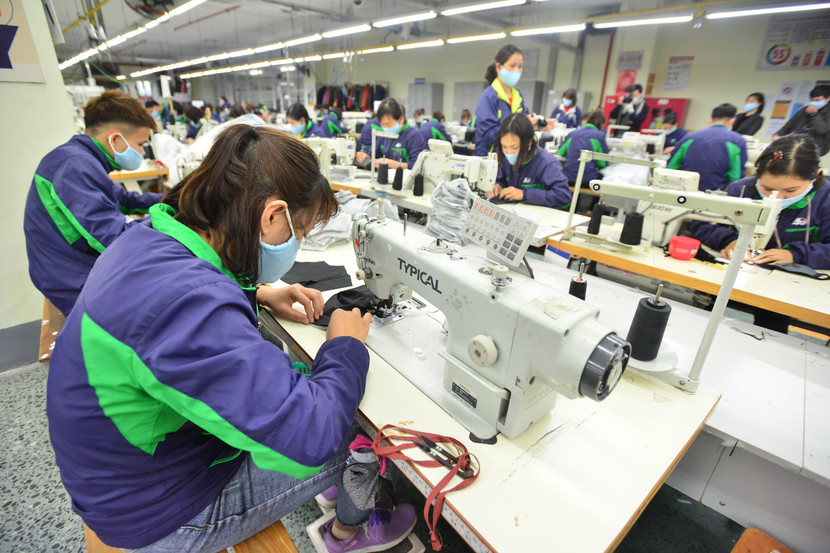 Nhiều doanh nghiệp bị ảnh hưởng cho dịch Covid-19 - Ảnh: LAM THANH