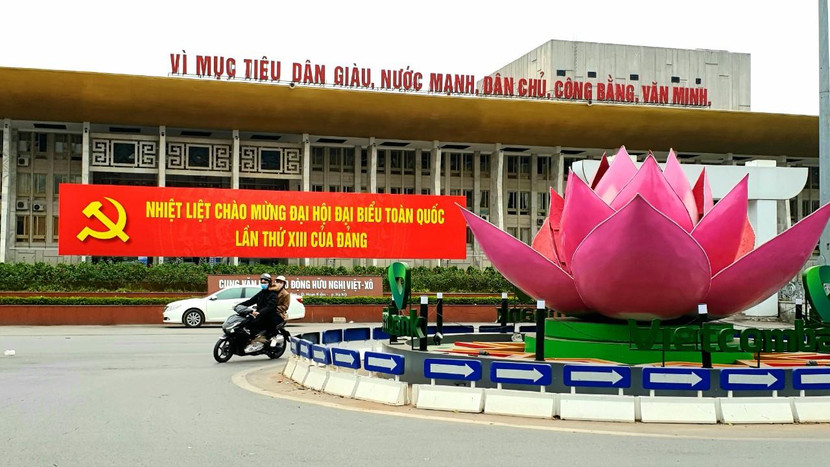 Dưới sự lãnh đạo của Đảng, Việt Nam tiếp tục phát triển mạnh mẽ, sánh vai với các cường quốc năm châu Dưới sự lãnh đạo của Đảng, Việt Nam tiếp tục phát triển mạnh mẽ, sánh vai với các cường quốc năm châu