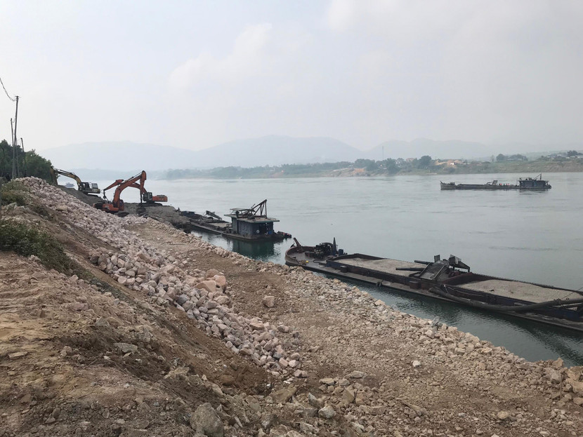 UBND huyện Ba Vì đã cưỡng chế, giải tỏa 10 bến bãi không đảm bảo theo tiêu chuẩn của thành phố UBND huyện Ba Vì đã cưỡng chế, giải tỏa 10 bến bãi không đảm bảo theo tiêu chuẩn của thành phố