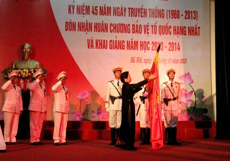 Học viện CSND đón nhận Huân chương Bảo vệ Tổ quốc hạng Nhất ảnh 1 Học viện CSND đón nhận Huân chương Bảo vệ Tổ quốc hạng Nhất ảnh 1