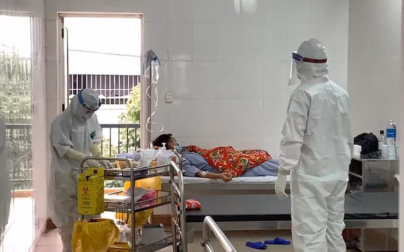 Người bệnh và người nhà khi đến khám, chữa bệnh phải nghiêm túc làm theo thông điệp “5K” của Bộ Y tế (Khẩu trang - Khử khuẩn - Khoảng cách - Không tập trung - Khai báo y tế)