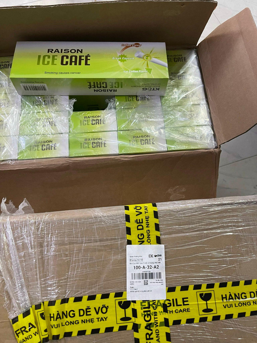 Các kiện hàng đóng gói cẩn thận với dòng chữ "hàng dễ vỡ" nhằm qua mặt đơn vị vận chuyển cũng như tránh sự kiểm tra của lực lượng chức năng Các kiện hàng đóng gói cẩn thận với dòng chữ "hàng dễ vỡ" nhằm qua mặt đơn vị vận chuyển cũng như tránh sự kiểm tra của lực lượng chức năng