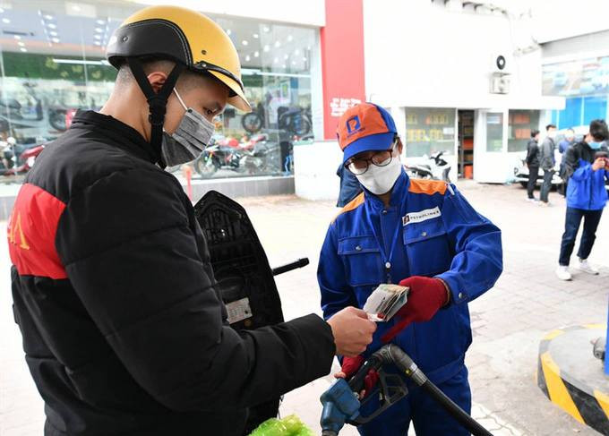 Giá xăng giảm mạnh nhất kể từ đầu năm