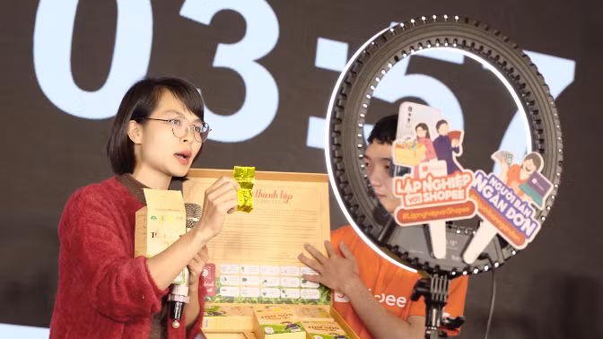 Hỗ trợ người dân Thái Nguyên livestream sản phẩm chè