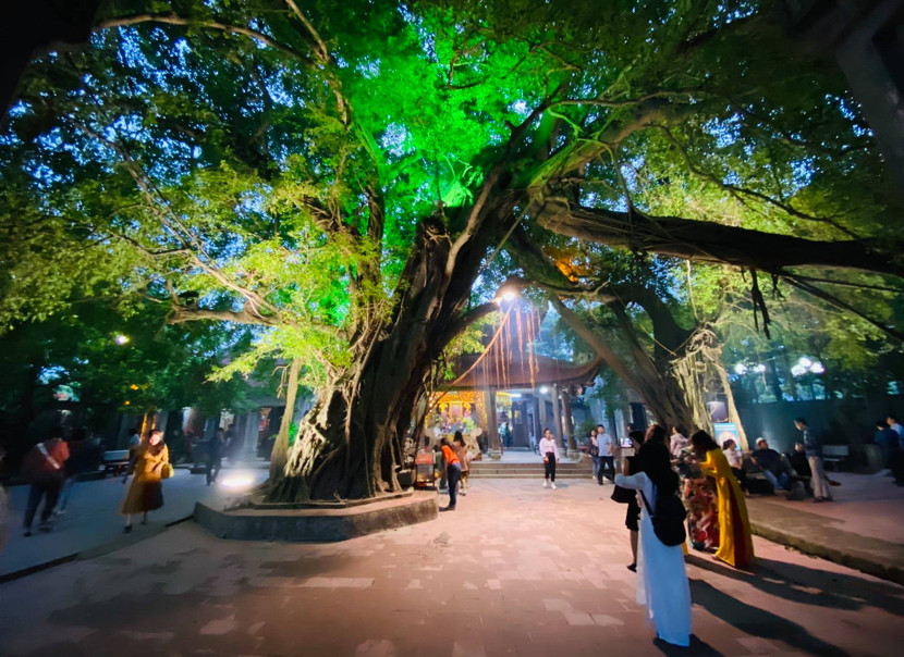 Đền Mẫu mê hoặc lòng người bởi vẻ cổ kính và huyền bí