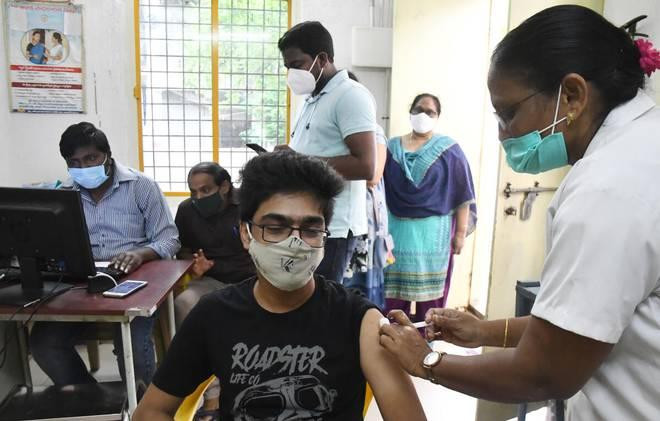 Tiêm chủng cho giáo viên sẽ giúp cho các trường học mở cửa trở lại được an toàn