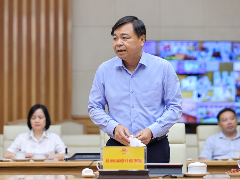 Thứ trưởng Bộ Nông nghiệp và Môi trường Nguyễn Hoàng Hiệp báo cáo (Ảnh: VGP) Thứ trưởng Bộ Nông nghiệp và Môi trường Nguyễn Hoàng Hiệp báo cáo (Ảnh: VGP)