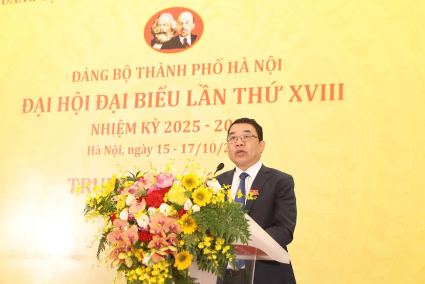 Đồng chí Đào Xuân Dũng - Giám đốc Trung tâm Báo chí phục vụ Đại hội lần thứ XVIII Đảng bộ TP Hà Nội phát biểu khai trương Trung tâm