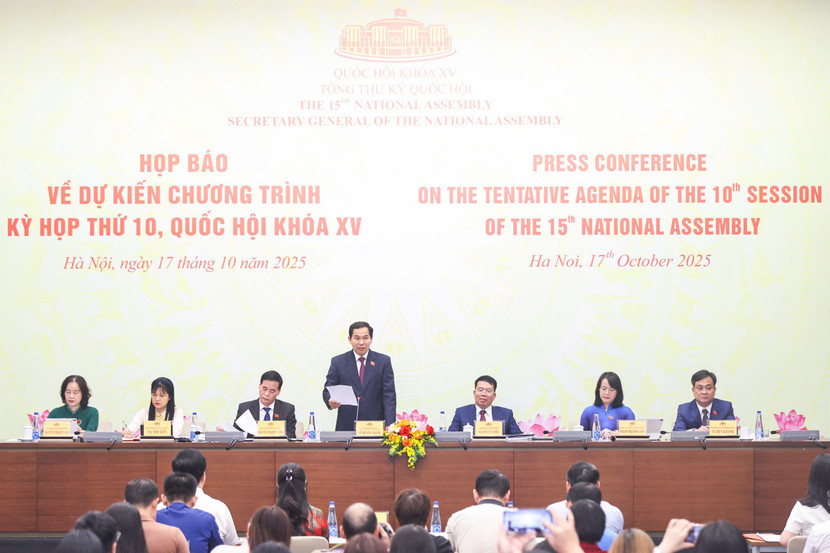 Ông Lê Quang Mạnh - Phó Chủ nhiệm Thường trực Văn phòng Quốc hội chủ trì buổi họp báo