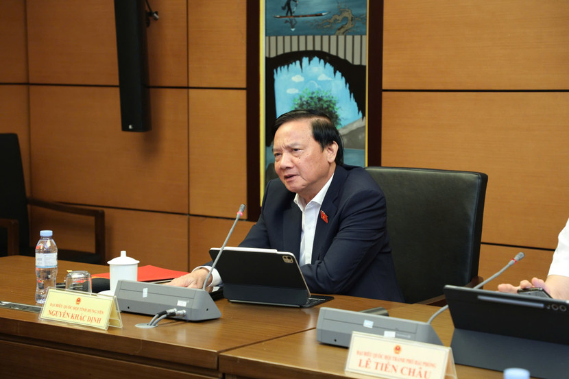 Phó Chủ tịch Quốc hội Nguyễn Khắc Định phát biểu thảo luận tổ