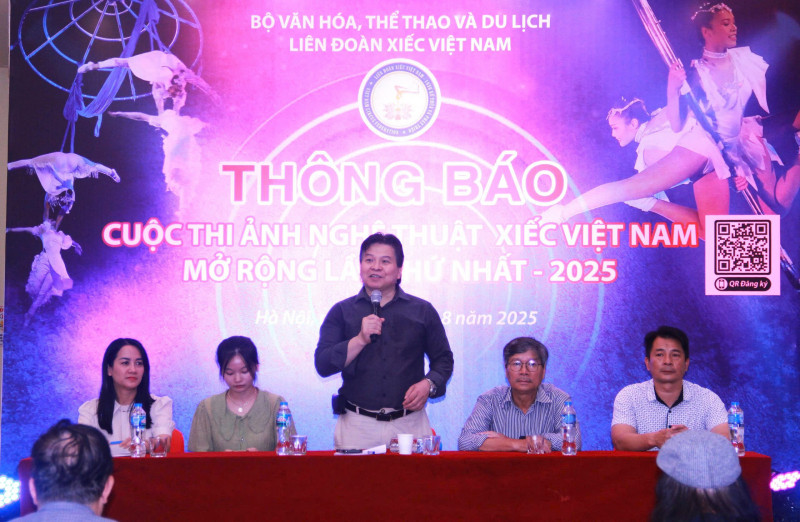 NSND Tống Toàn Thắng, Giám đốc Liên đoàn Xiếc Việt Nam phát biểu tại lễ phát động cuộc thi ảnh.