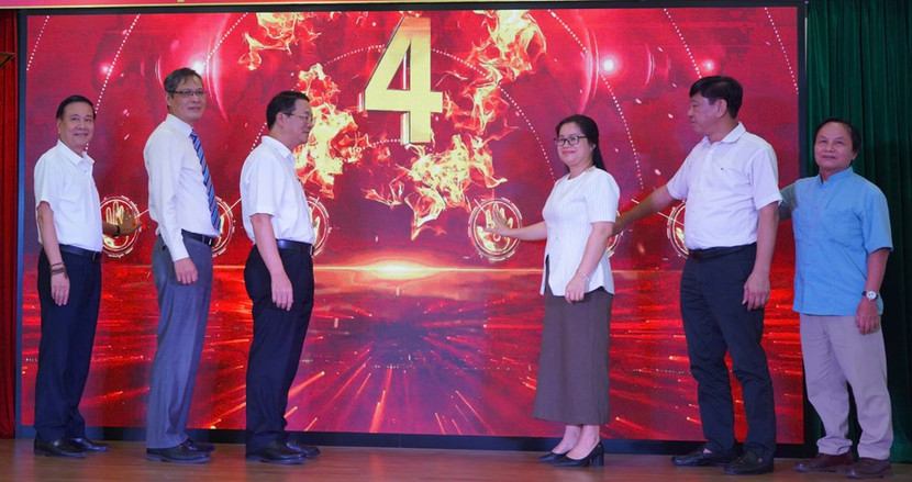 Các đại biểu thực hiện nghi lễ phát động cuộc thi.