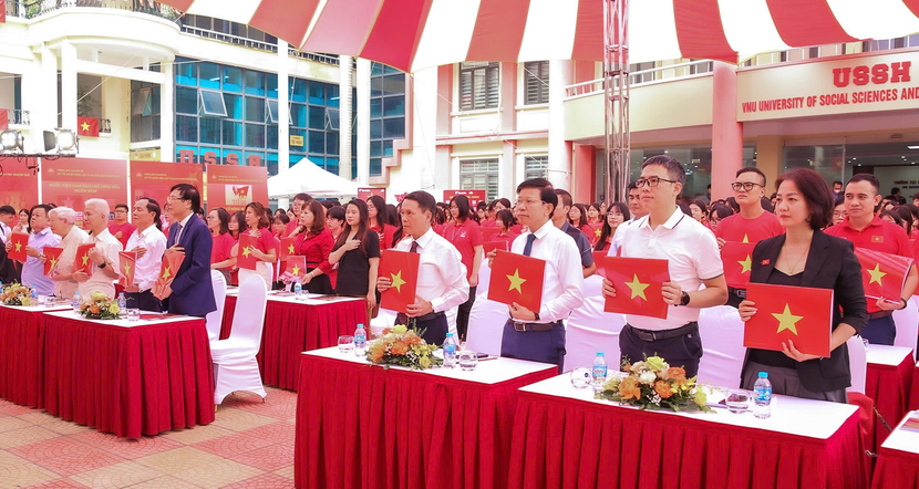 Khoảnh khắc nghe lại Tuyên ngôn Độc lập của Chủ tịch Hồ Chí Minh.