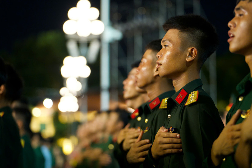 Màn Chào cờ đầy cảm xúc trong chương trình.