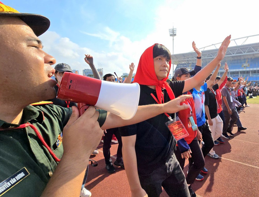 Khối văn hóa, thể thao gồm nhiều gương mặt nghệ sĩ nổi tiếng tham gia hợp luyện.