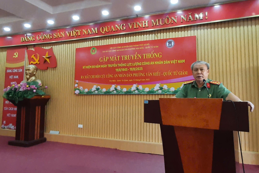 Đại tá Đinh Xuân Bình – Phó Chủ tịch Hội Cựu CAND TP. Hà Nội phát biểu tại buổi lễ.