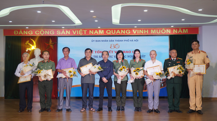 Trao 10 giải Nhì cuộc thi Trao 10 giải Nhì cuộc thi