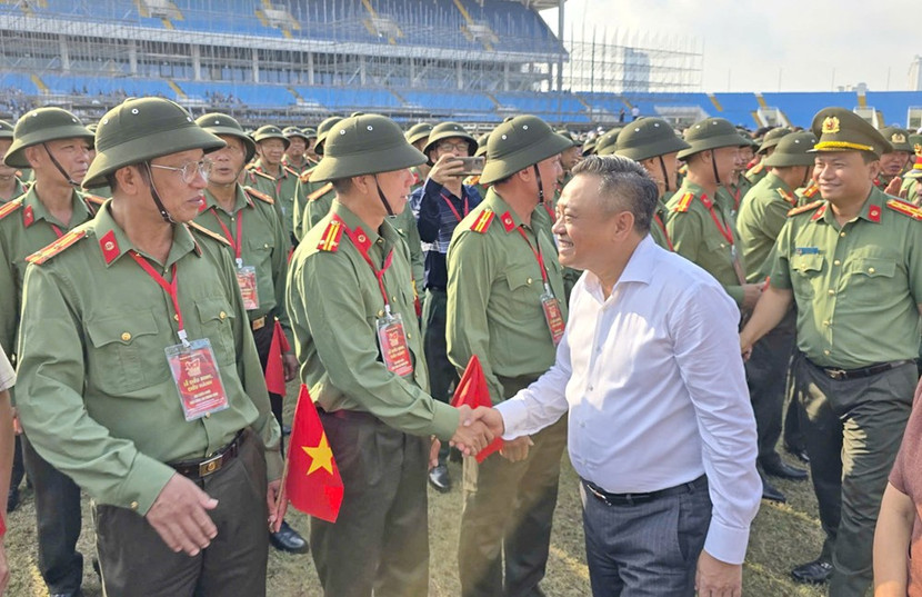 Chủ tịch UBND TP Hà Nội Trần Sĩ Thanh động viên các đơn vị hợp luyện